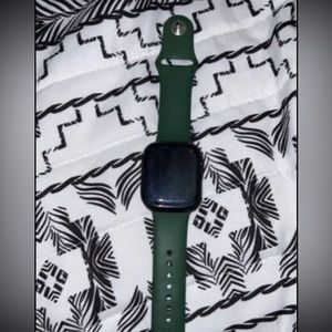 series 7 apple watch 41mm With a green band